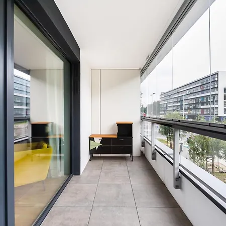 Zoliborz Lemon By Bookinghost