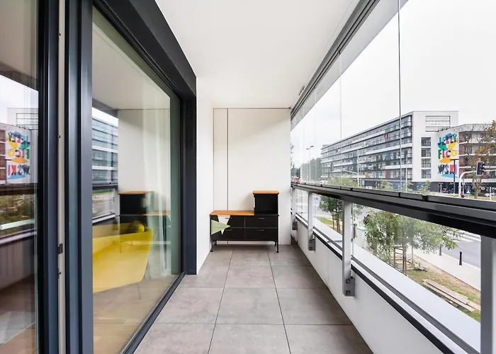 Zoliborz Lemon By Bookinghost